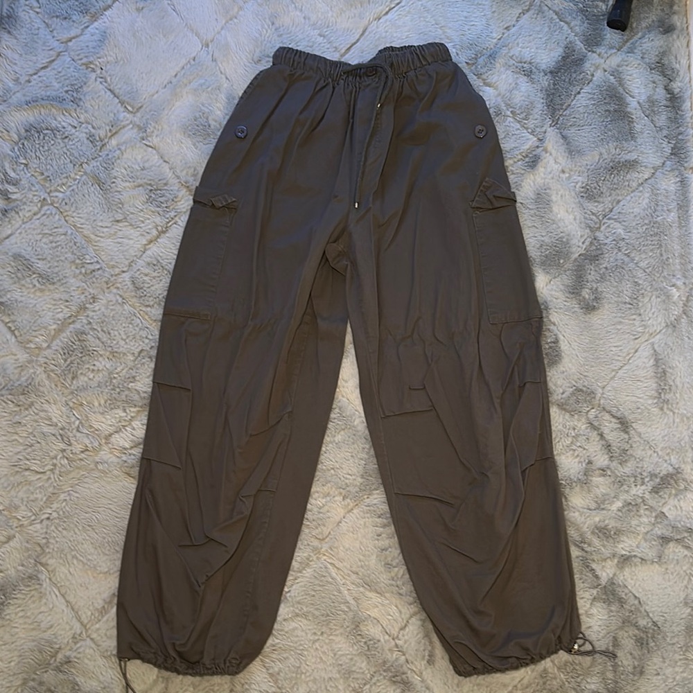 Stylish Cargo Pants in Dark Brown